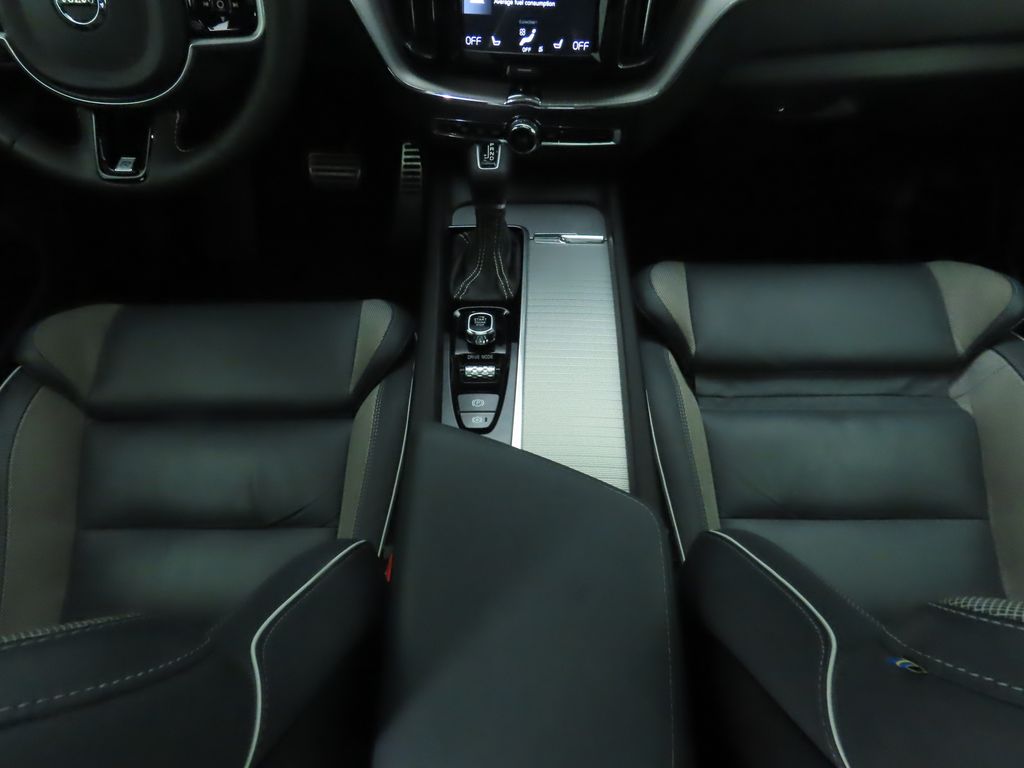 Thumbnail: 2020 Volvo XC60 - 17