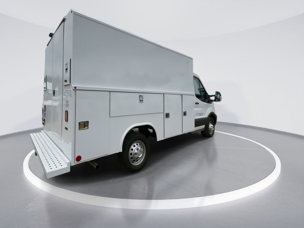 New 2025 Oxford White Ford Cutaway image 8