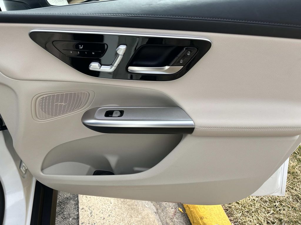 Thumbnail: 2023 Mercedes-Benz GLC - 19