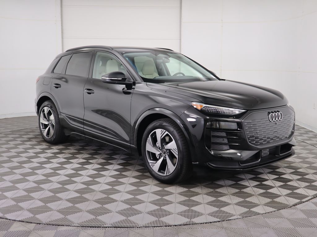 Thumbnail: 2025 Audi Q6 e-tron - 3