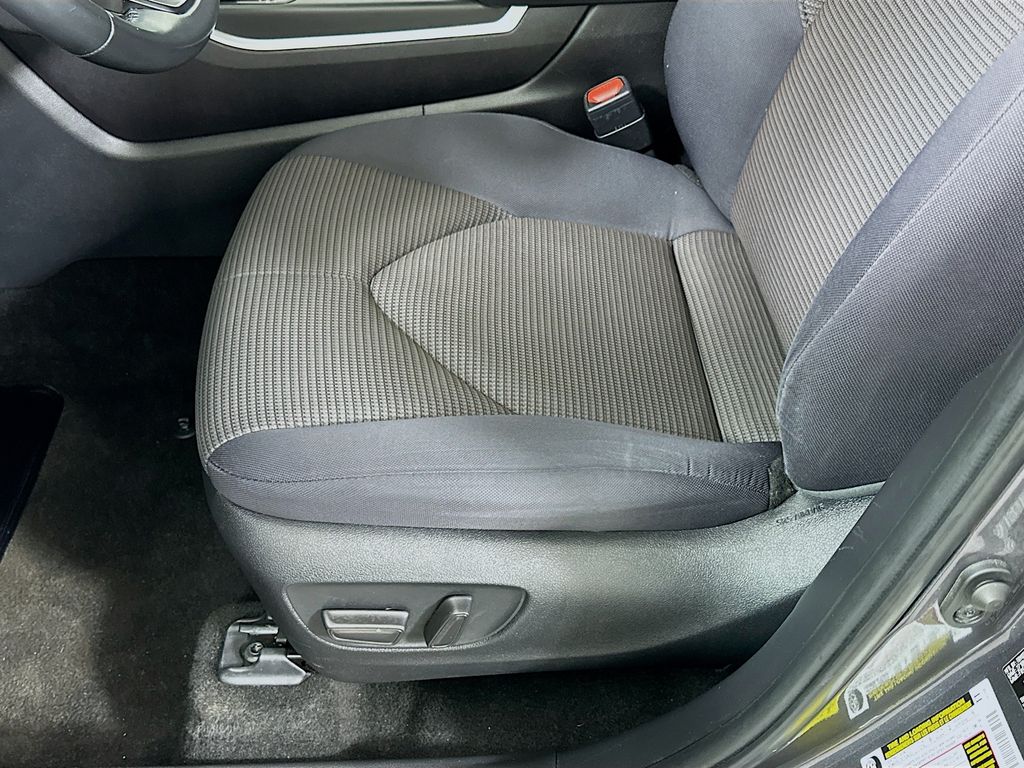 Thumbnail: 2023 Toyota Highlander - 20