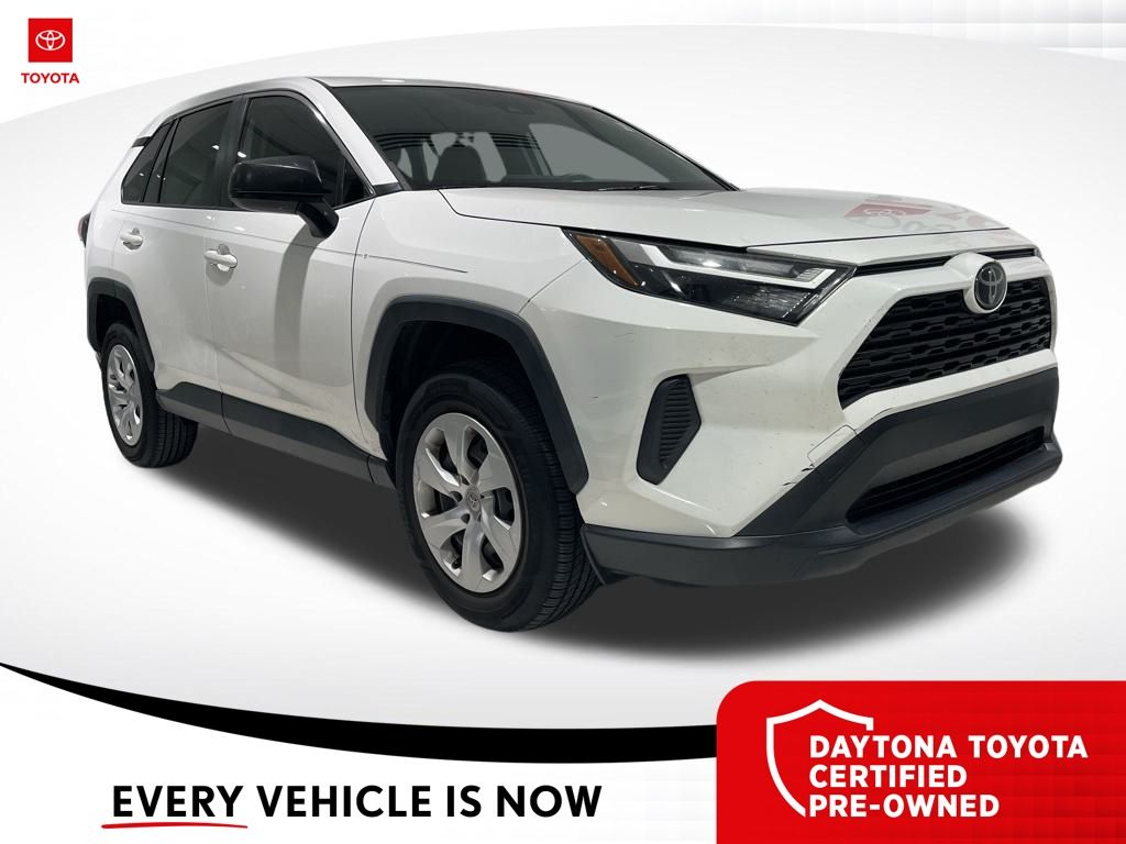 2023 Toyota RAV4 LE's photo
