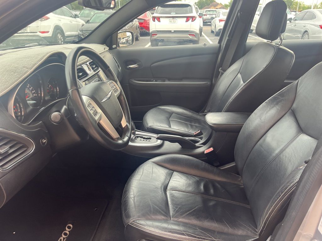 Thumbnail: 2014 Chrysler 200 - 28