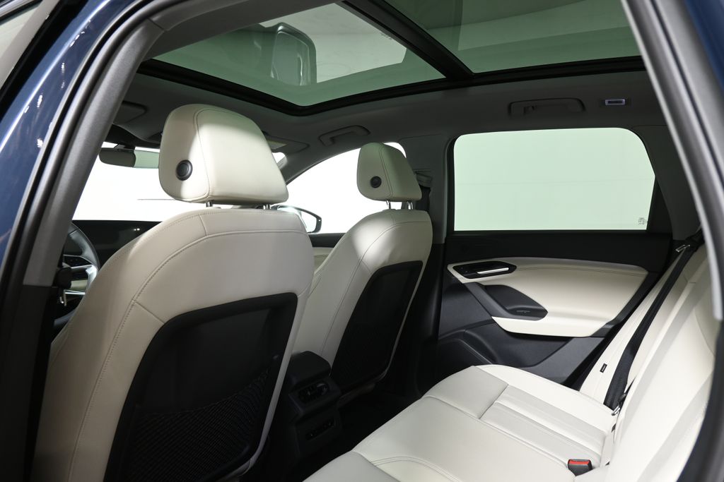 Thumbnail: 2025 Audi Q6 e-tron - 25