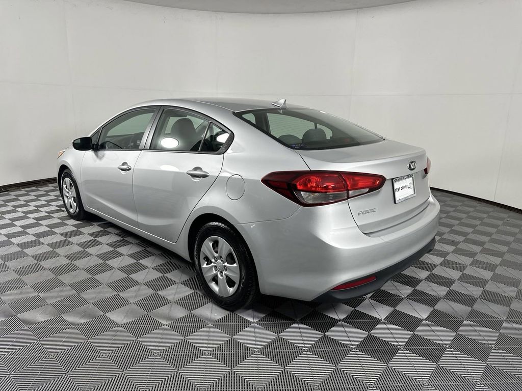 2017 Kia Forte LX 5