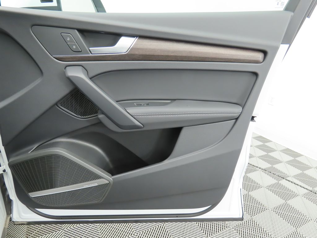 2025 Audi Q5  25