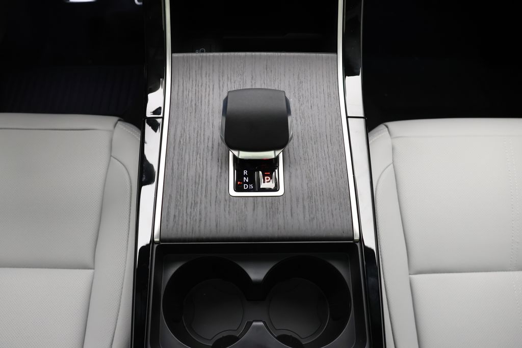 Thumbnail: 2026 Land Rover Range Rover Velar - 27