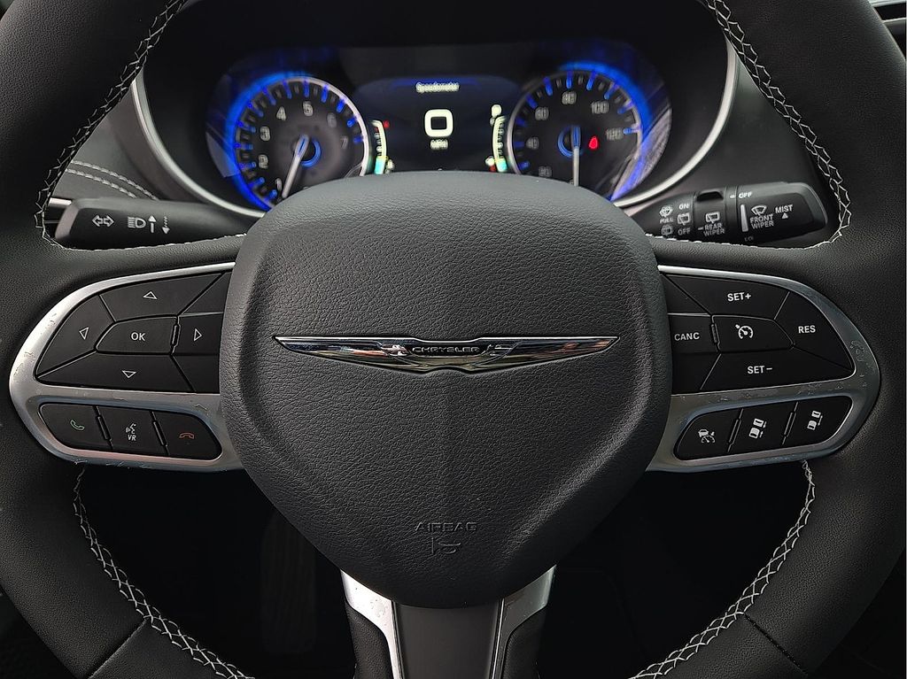 New 2026 Chrysler Pacifica For Sale in Farmington, AR