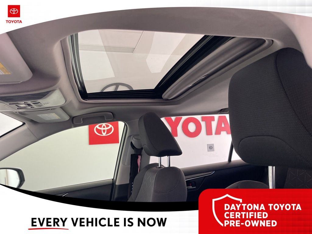 2022 Toyota RAV4 XLE - Photo 27
