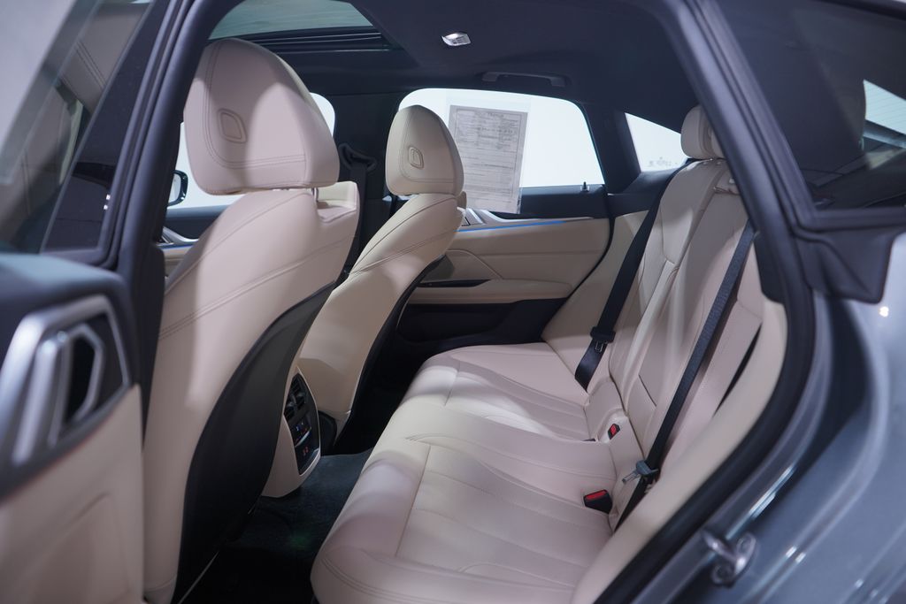 Thumbnail: 2025 BMW i4 - 9