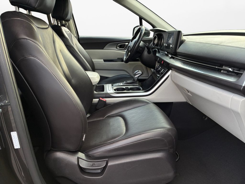 Used Car 2024 Kia Carnival  Lx For Sale Under $30,000 In Austin, Texas