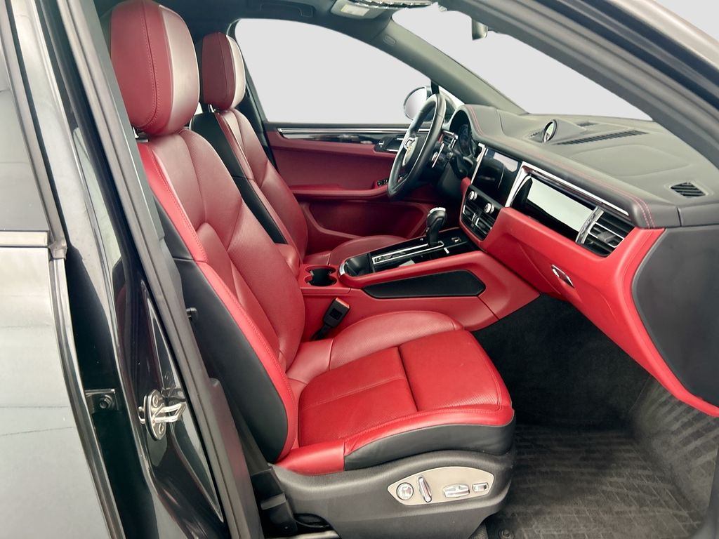Thumbnail: 2023 Porsche Macan - 21