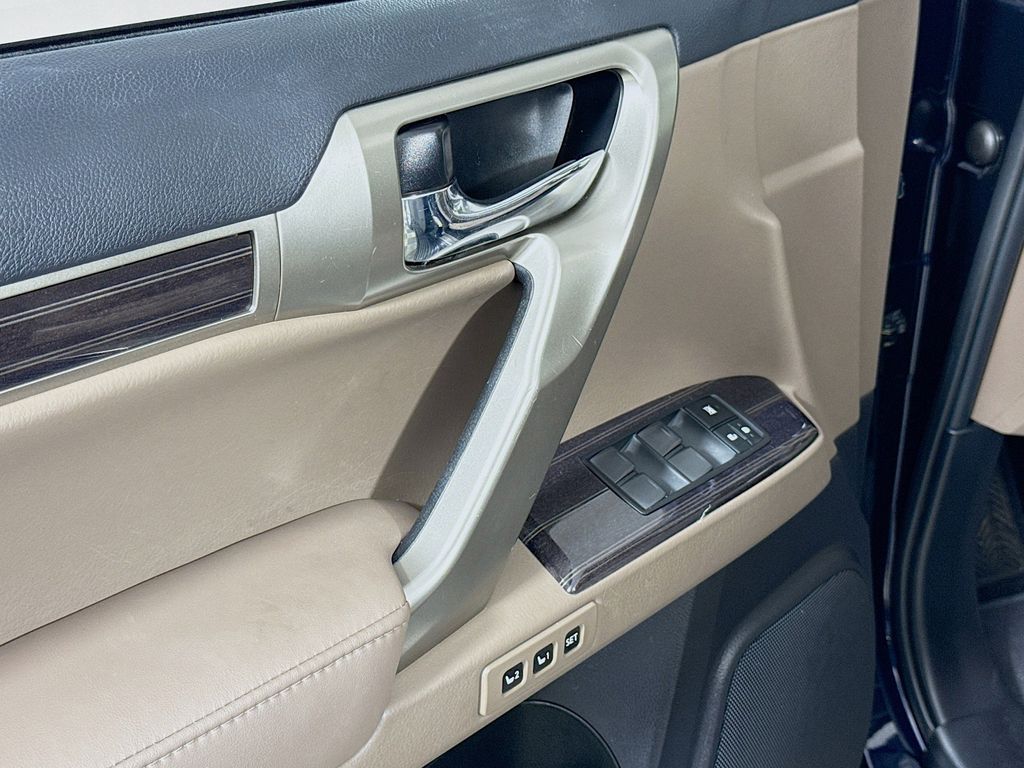 Thumbnail: 2021 Lexus GX - 18