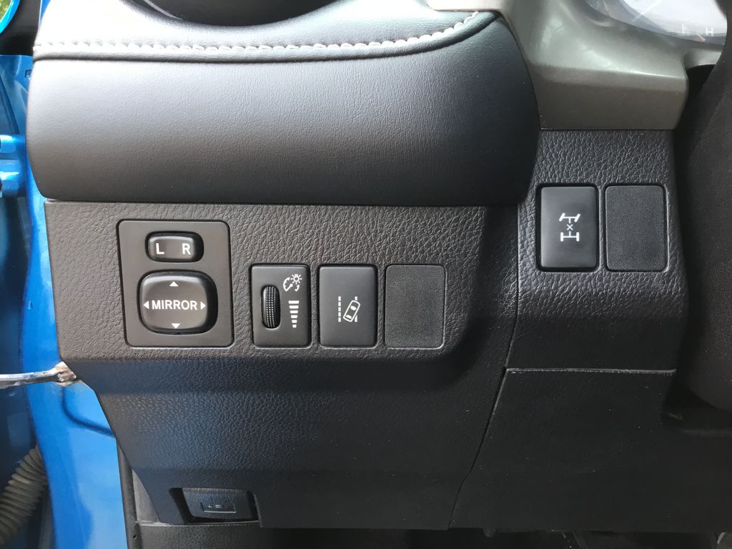 Thumbnail: 2018 Toyota RAV4 - 20