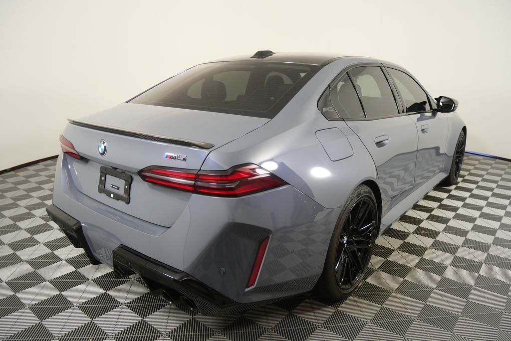 Thumbnail: 2025 BMW M5 - 4