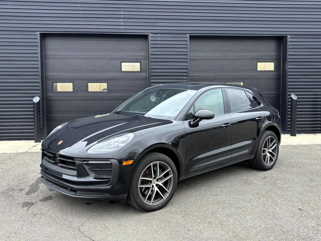 /2024 Porsche Macan