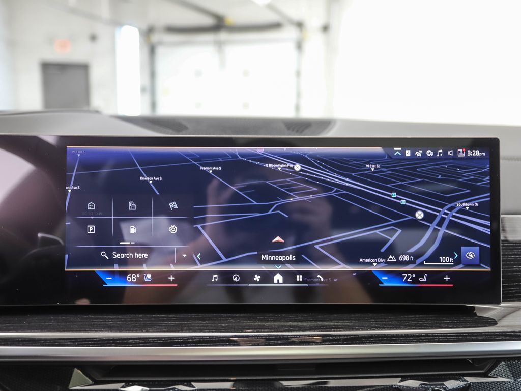 Thumbnail: 2026 BMW X7 - 17