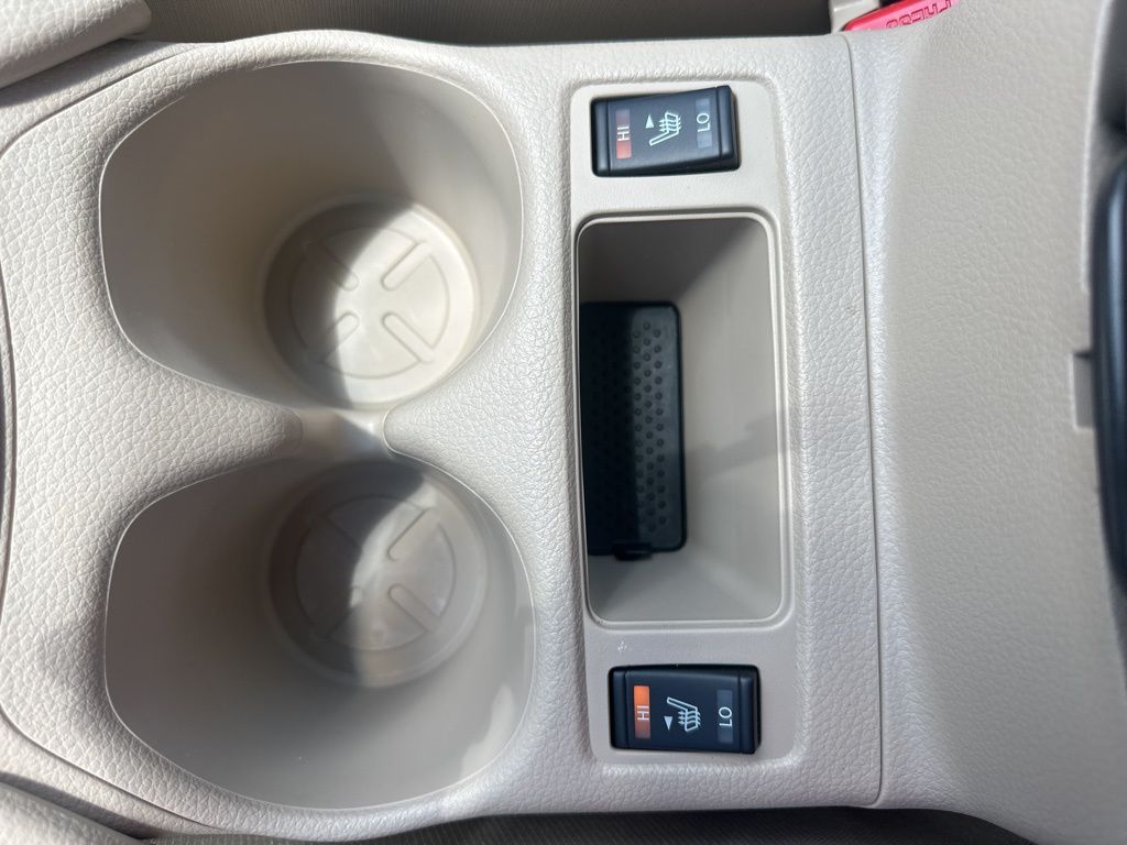 2018 Pearl White Nissan Rogue SV FWD SUV