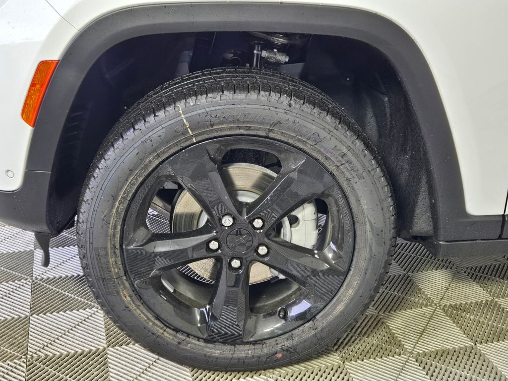 new 2025 Jeep Grand Cherokee car, priced at $41,585