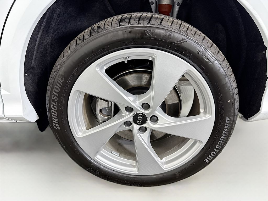 Thumbnail: 2025 Audi Q5 - 31