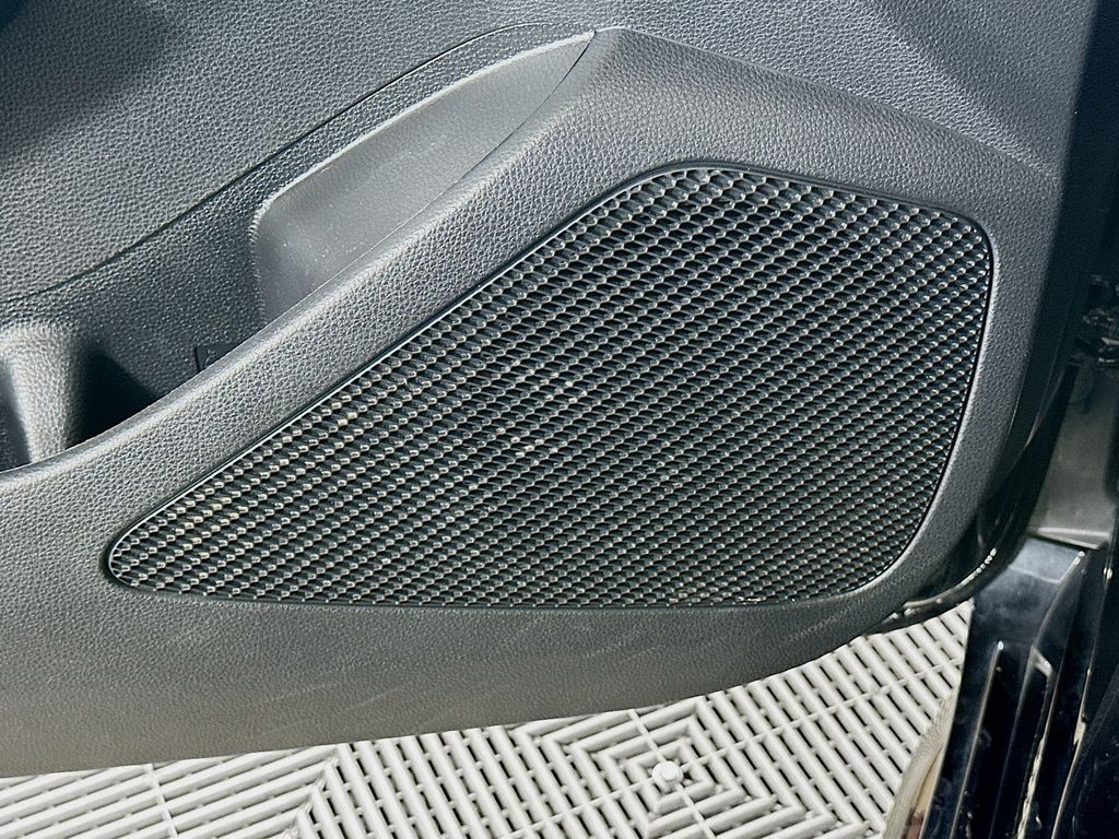 2023 Toyota Corolla LE 18