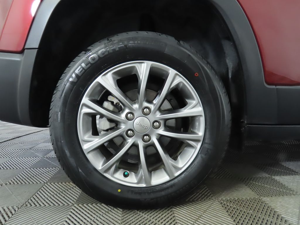 Thumbnail: 2020 Jeep Cherokee - 32