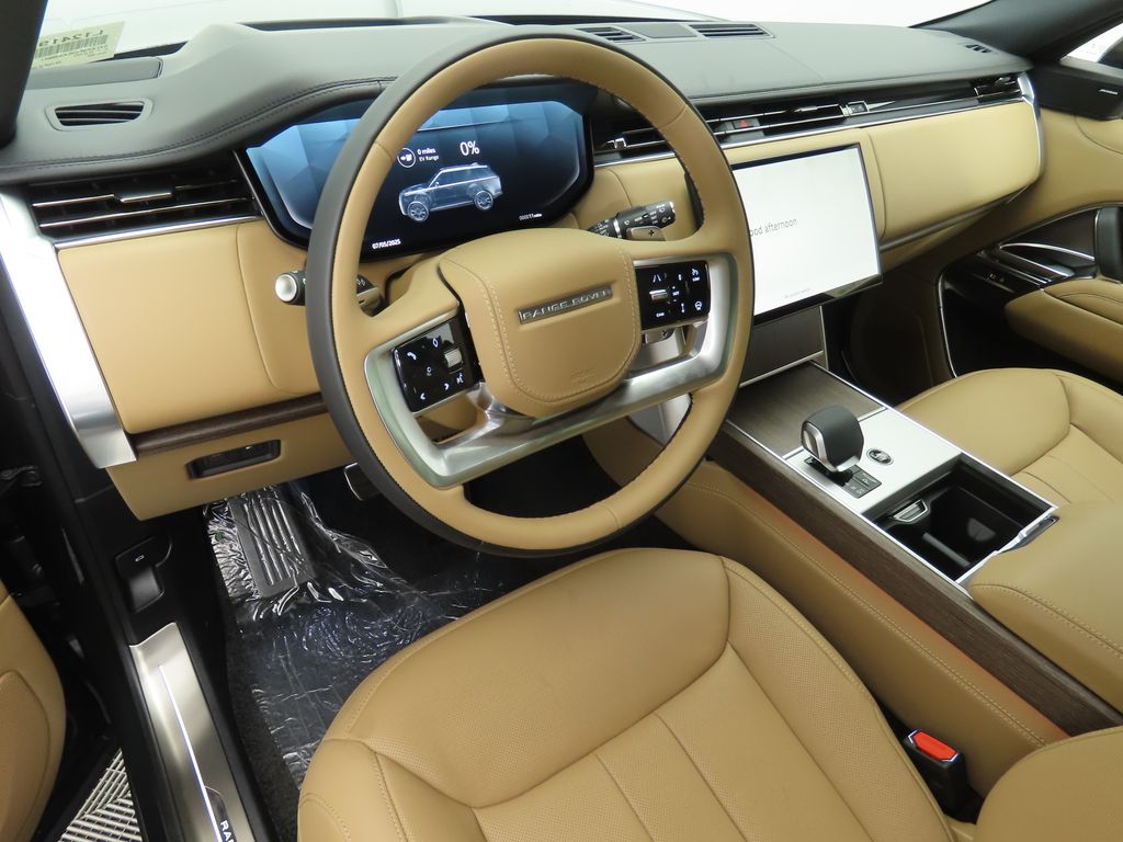 2025 Land Rover Range Rover SE 9