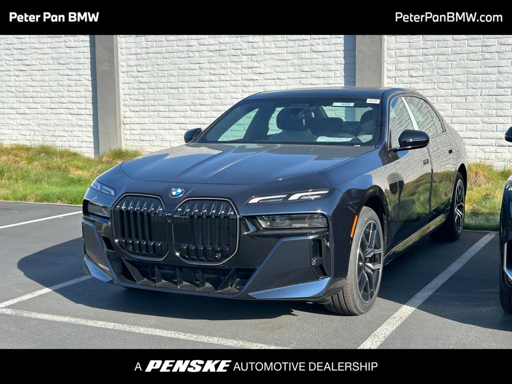 2025 BMW 7 Series 740i Hero Image