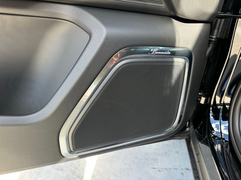 Thumbnail: 2026 Porsche Macan - 23