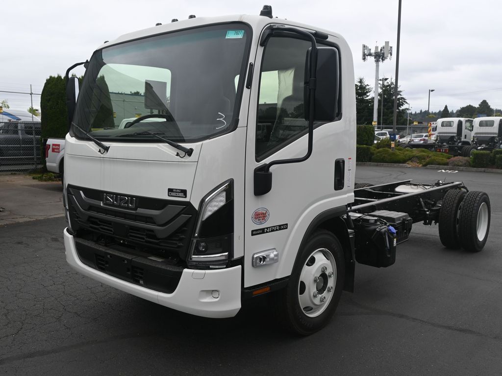 2025 Isuzu NPR XD 