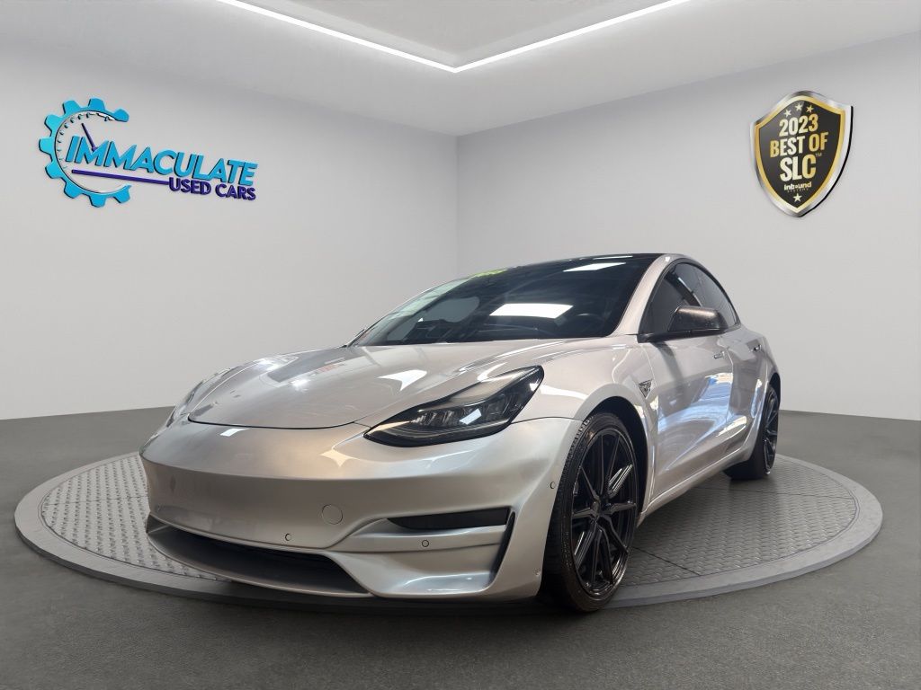 Silver 2018 Tesla Model 3 Sedan All-Wheel Drive 1-Speed Automatic