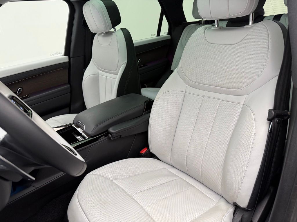 Thumbnail: 2023 Land Rover Range Rover Sport - 10