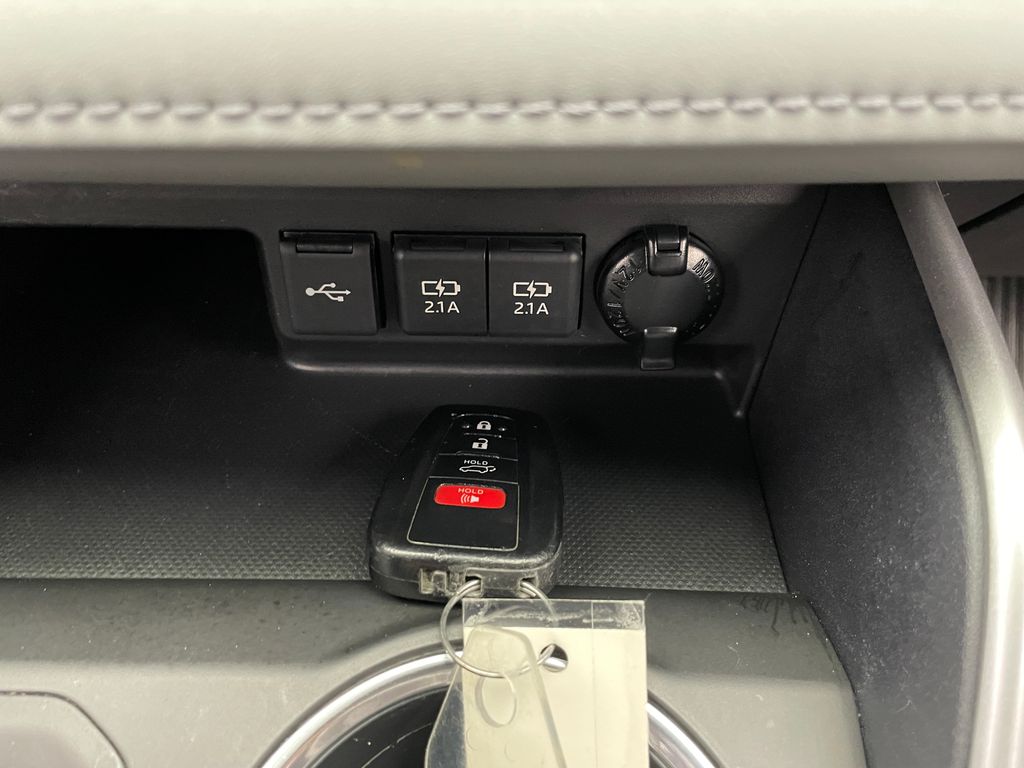Thumbnail: 2021 Toyota Highlander - 28