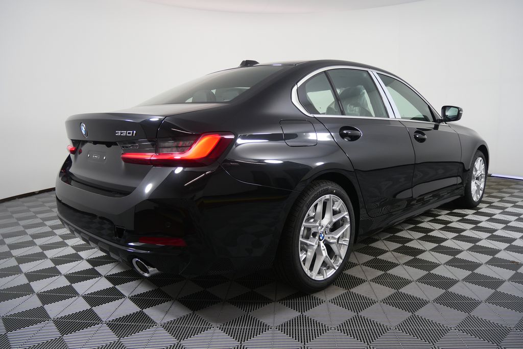 Thumbnail: 2026 BMW 3 Series - 3