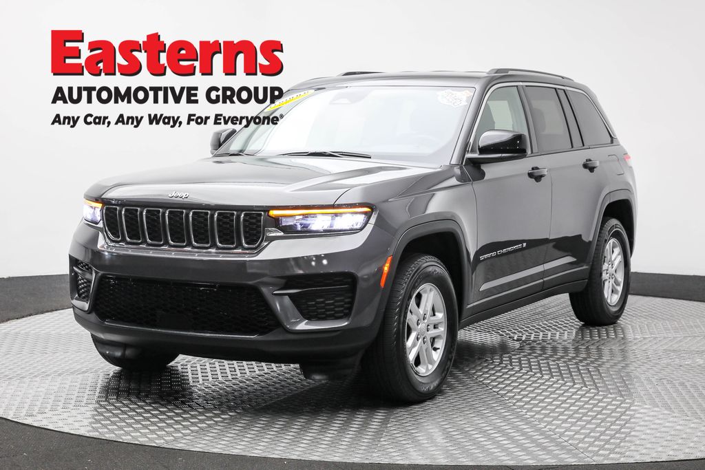 2023 Jeep Grand Cherokee Laredo's photo