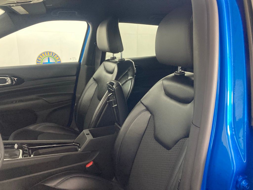 New 2026 Blue Jeep Latitude image 9