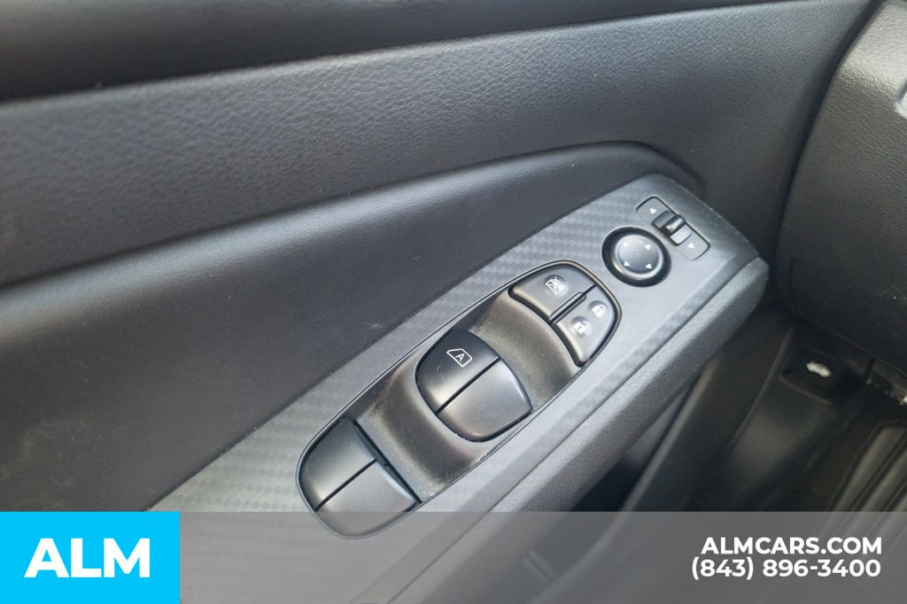 Used 2025 Super Black Nissan 2.5 SV image 16