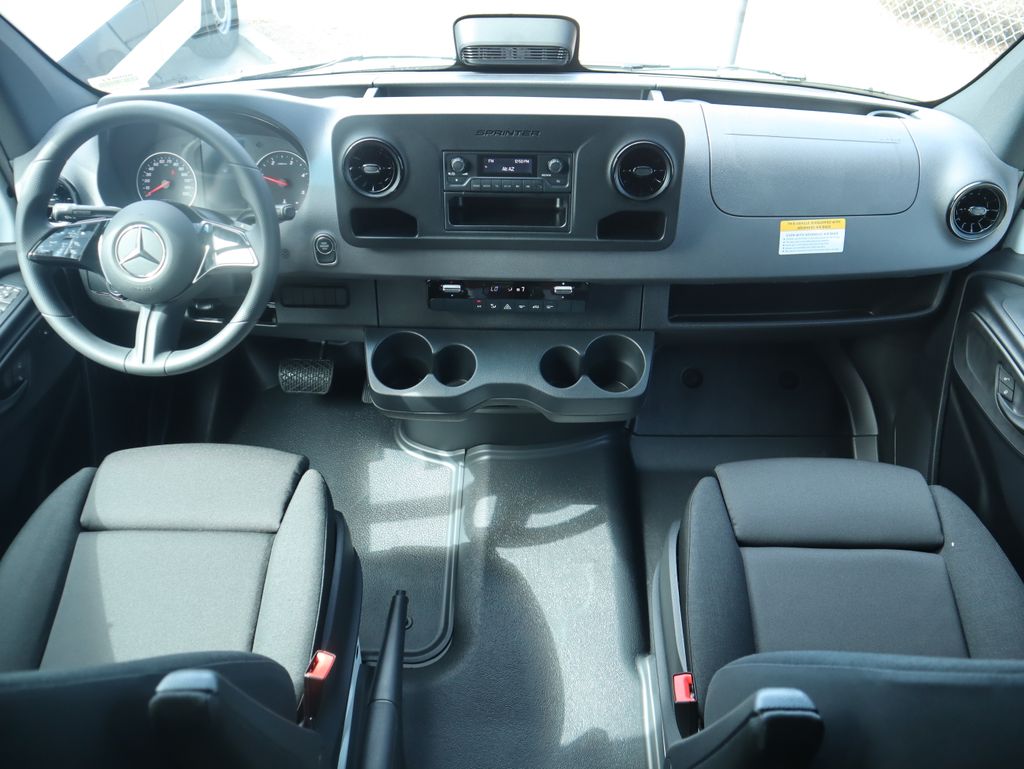 Thumbnail: 2025 Mercedes-Benz Sprinter - 14