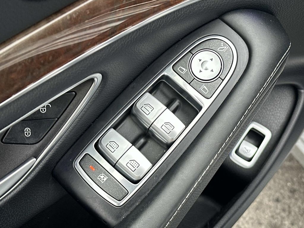 Thumbnail: 2016 Mercedes-Benz S-Class - 32