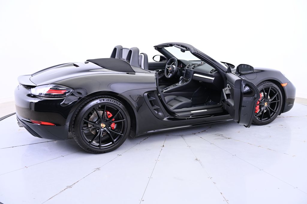 2022 Porsche 718 Boxster S 16