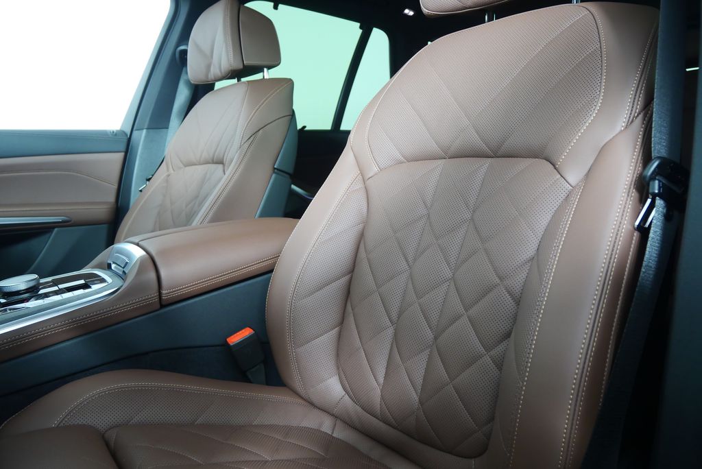 Thumbnail: 2026 BMW X5 - 10