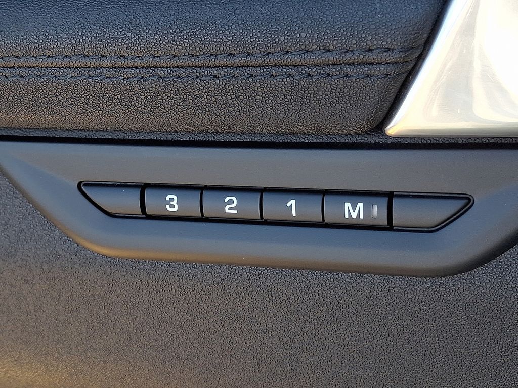 2024 Land Rover Discovery Sport S 28