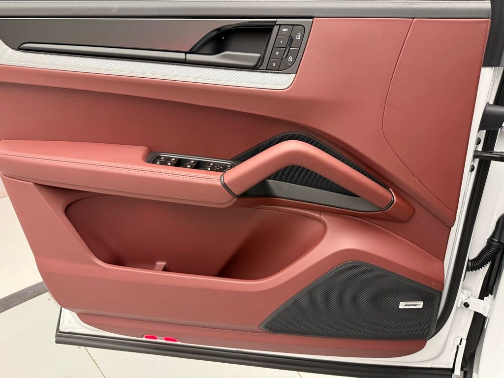 Thumbnail: 2026 Porsche Cayenne - 19