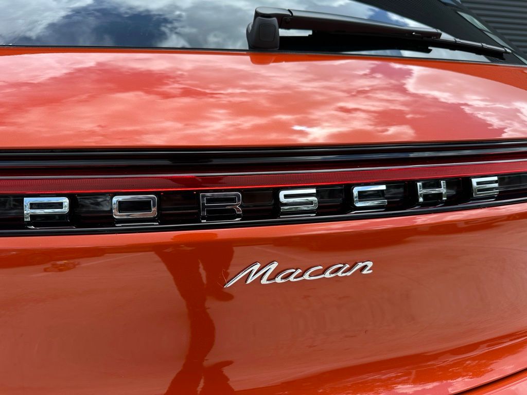 Thumbnail: 2025 Porsche Macan - 12