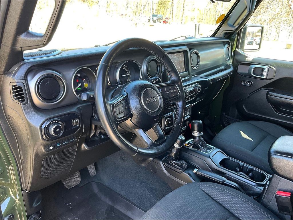 2023 Jeep Wrangler — photo 8