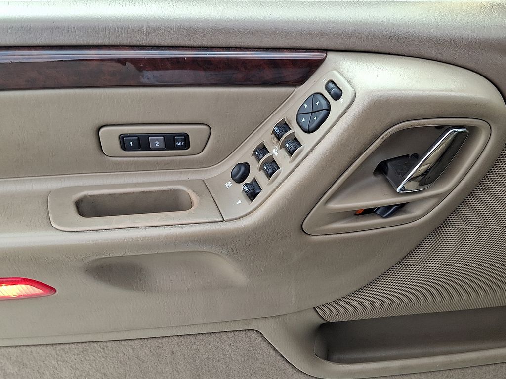 Thumbnail: 2003 Jeep Grand Cherokee - 14