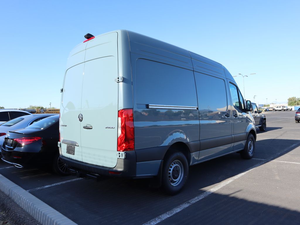 Thumbnail: 2026 Mercedes-Benz Sprinter - 3