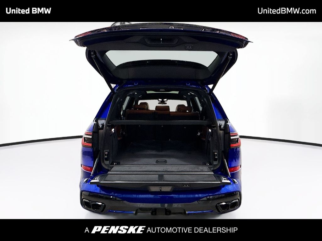 Thumbnail: 2026 BMW X7 - 14