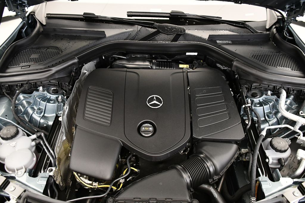 2025 Mercedes-Benz GLC 300 11