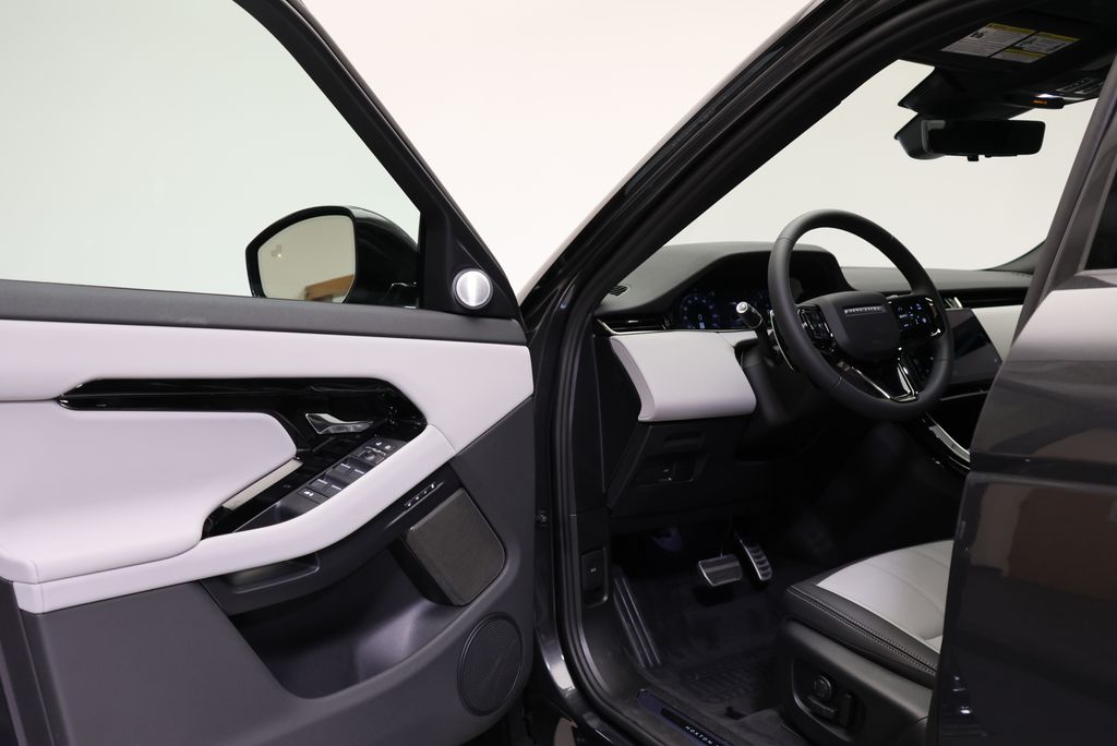 Thumbnail: 2026 Land Rover Range Rover Evoque - 27